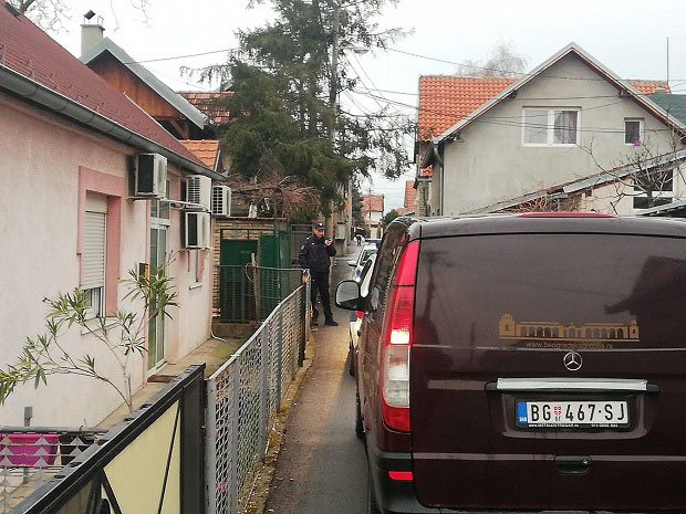 Ужас у Земуну: Пронађена тела двоје људи, сумња се да су у питању мајка и син