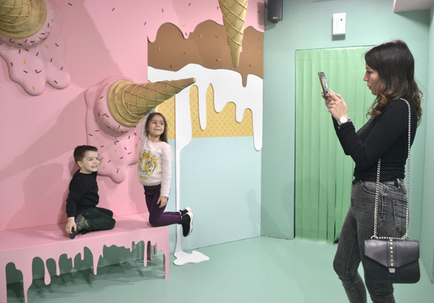 Егзотичан, звучан и мирисан - селфи: Отворен музеј својеврсног фотографског аутопортрета


