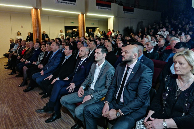 “Нико не може да забрани удруживање Срба у региону”: Јака порука са трибине “Буђење српског јединства” у Требињу 