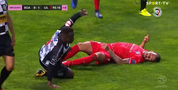 Драма у Португалији: Фудбалер Жил Висентеа лежао непомично после судара (ВИДЕО)