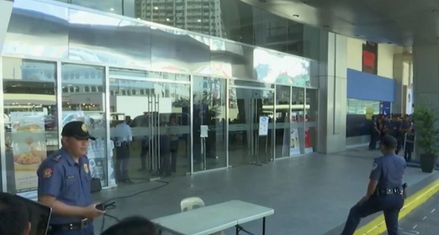 ОКОНЧАНА вишечасовна драма на Филипинима: Мушкарац држао заробљено 30 људи, једну особу ранио (ВИДЕО) 