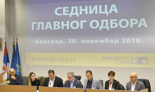 Неизвестан даљи курс странке: Лутовац сад прекраја главни одбор