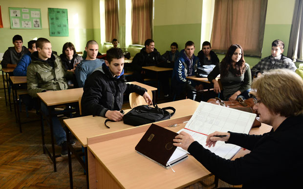 Надокнада наставе због продужетка зимског распуста: Ево колико ће ђаци седети дуже у клупама