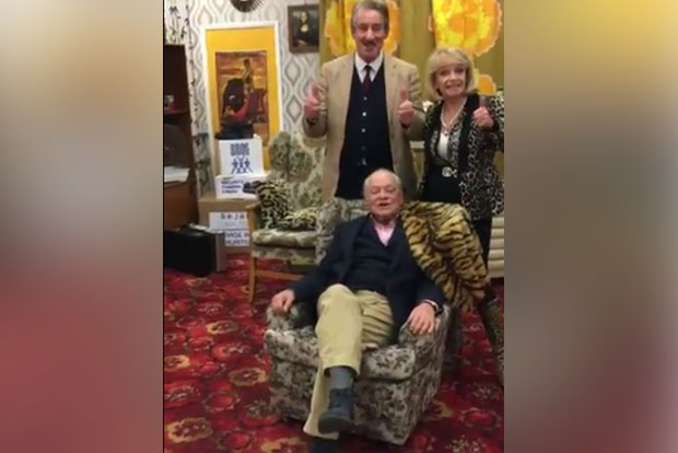 Дел Бој, Бојси и Марлин поздравили Србију: Глумци култне серије Мућке захвалили обожаваоцима из наше земље (ВИДЕО)