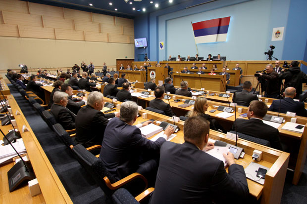 Бурна расправа у Скупштини РС: Нема укидања белог хлеба! 