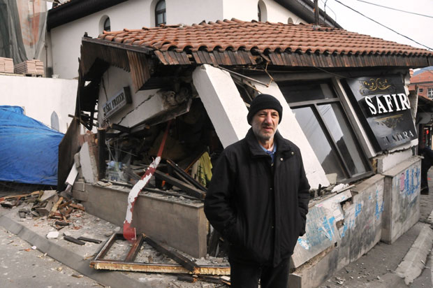 Под окриљем ноћи порушили берберницу, угрозили и мир: Исламска заједница уклонила објекат у Новом Пазару, реис из Сарајева тражи компромис