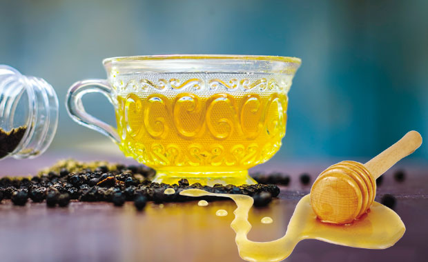 Природни лек против прехладе: Чудотворна комбинација бибера и меда