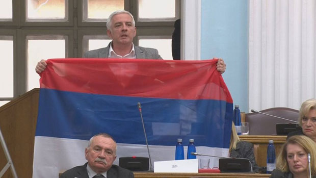 На седници државног парламента на Цетињу развијена ТРОБОЈКА