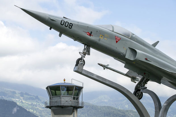 Невоље са мањком летелица: Швацарски авиони ће чувати аустријско небо?