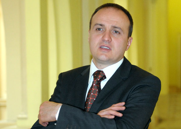 Шпијунка: Дејан Раденковић домаћин славе у приштинској Цркви Светог Николе 