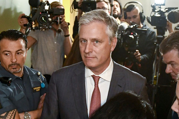 Трампов саветник прети Куртију: САД ће обуставити помоћ и повући трупе ако таксе остану