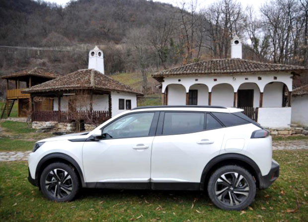 Пежо 2008 само име остало исто: На тржиште Србије стигао нови француски СУВ  (ФОТО)