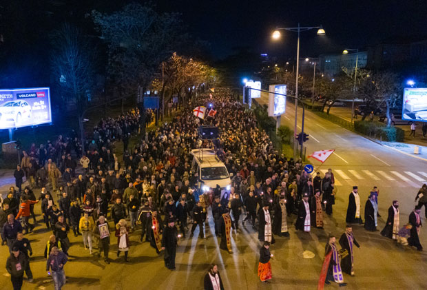 МОЛИТВА се чује широм Црне Горе: Деца НА ЧЕЛУ колона, Бјелопољци НЕ ОДУСТАЈУ од одбране светиња, за Беранце литије симбол ВЕЧНОГ ЖИВОТА, 50.000 Подгоричана у молитвеном ходу (ФОТО/ВИДЕО)
