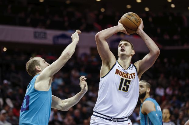 Јокић у задњи час “укључио моторе”; Богдановић и Бјелица нису успели да зауставе Филаделфију (ВИДЕО)