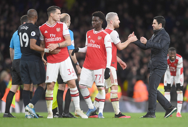 Челници Премијер лиге донели одлуку: Нема руковања због корона вируса