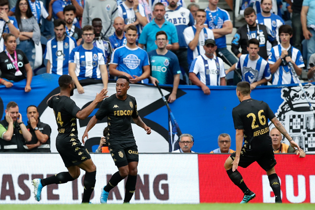 Невероватна глупост Португалца: Два пута гурнуо судију, добио шестомесечну суспензију (ВИДЕО)