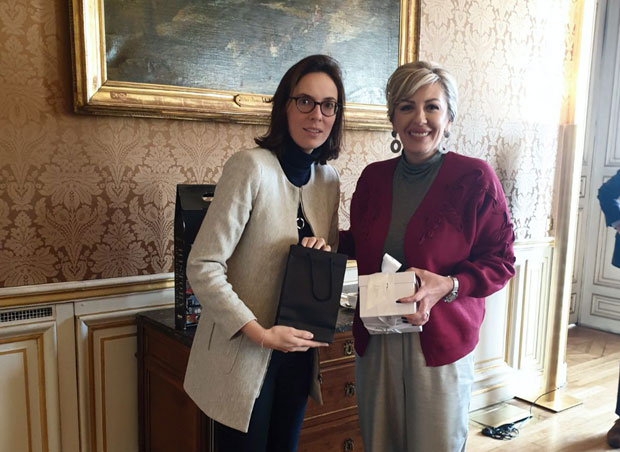 Шпијунка: Корона се умешала и у званични протокол - без руковања у Паризу
