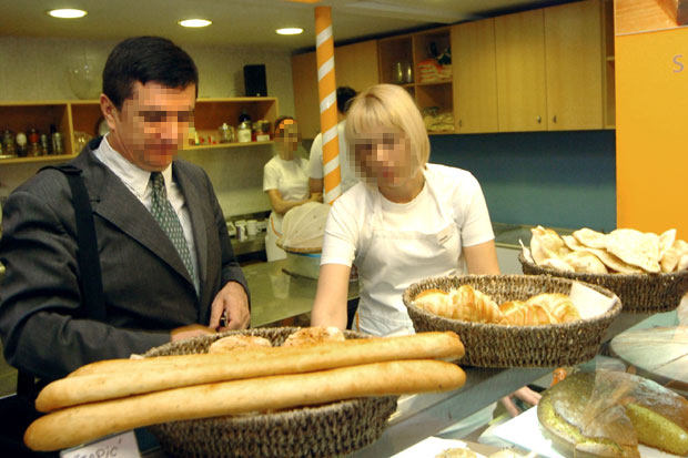 Инспектори из угоститељских објеката одузели ХЕКТОЛИТАР пића и 14 ТОНА меса: Око 1.200 кафеџија имало лоше санитарно-хигијенске услове
