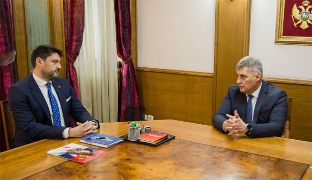 Порука амбасадора: Србија се НЕ МЕША у унутрашње ствари Црне Горе