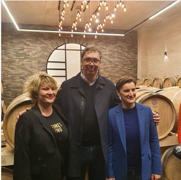 Председник са полазницама Академије младих лидера СНС: Уз њега Ана Брнабић и Марина Маљковић (ФОТО)
 