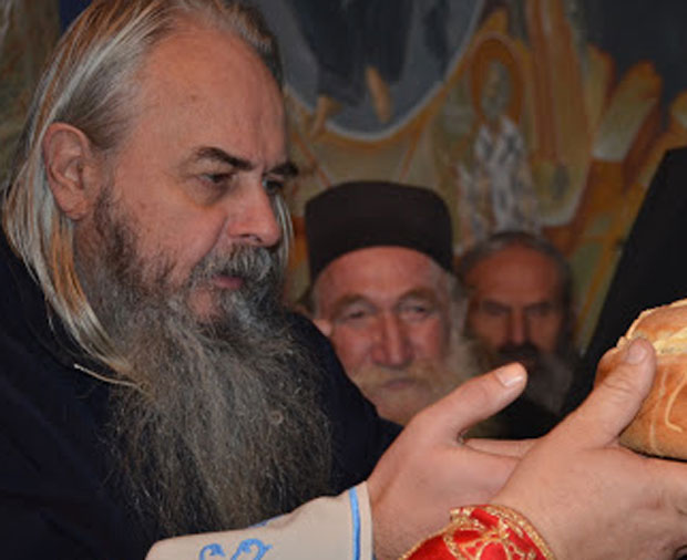 ХАЈКА на свештенство и монаштво СЕ НАСТАВЉА: Забрањен улазак у Црну Гору познатом острошком монаху Станку Пешуту