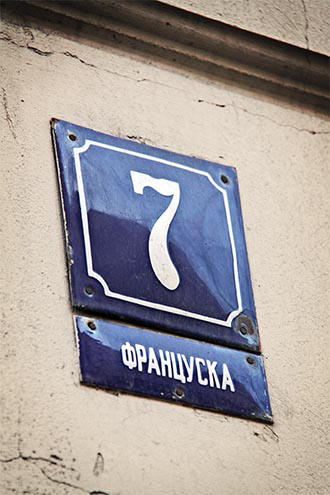 Обични Срби и ноблеси или чија је савремена српска књижевност