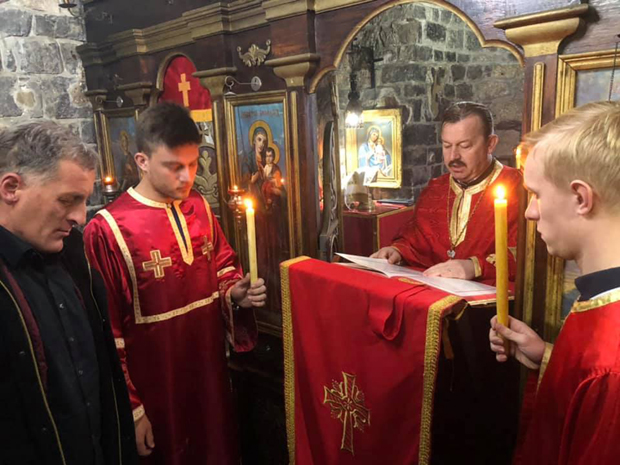 Сви сте сведоци, гони се Црква. Уместо криминалаца, лове свештенике: Протојереј Дарко Пејић беседио у Бијелом Пољу