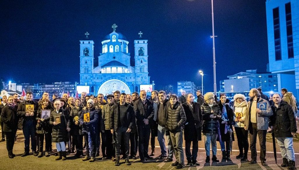 Чак 57 ПРОФЕСОРА Универзитета било на литији у Подогорици, Кривокапић поручио: Иза верника стоји амбасада Исуса Христа, а не америчка ни руска, нарочито не српска амбасада