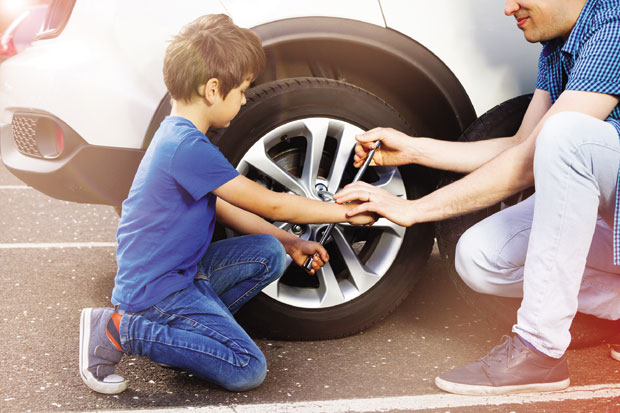 Родитељи, грешите ако децу штитите од кућних послова: Радна етика важна је одмалена