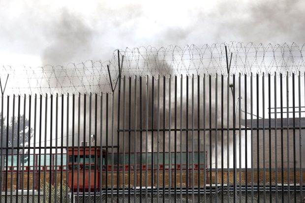 Због корона вируса ново ВАНРЕДНО СТАЊЕ у Италији: ПОБУНЕ у затворима широм земље,  шесторо МРТВИХ у Модени (ФОТО/ВИДЕО)