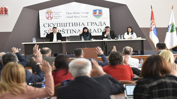 Бројна неслагања одборника у Новом Пазару: Уочи избора СУМЊИВ и КРЕДИТ