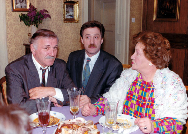 Нишлије су о њему снимиле филм, прославили су га “Срећни људи”, а он је једва чекао да сними последњу епизоду и врати се позоришту: Мало познати детаљи о Десимиру Станојевићу (ФОТО)