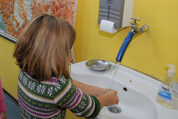 Деца да понесу марамице од куће: Школе у Србији уводе специјалне мере због корона вируса