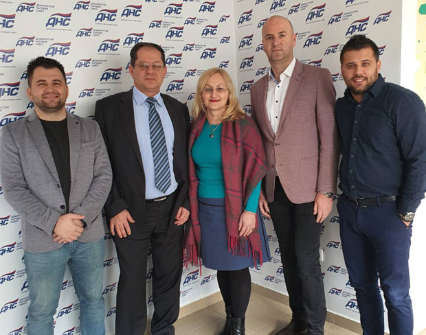 Из Демократског народног савеза поручују: Милена Јовић је члан ДНС