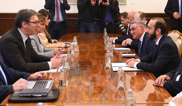 Вучић се састао с председником Скупштине Јерменије