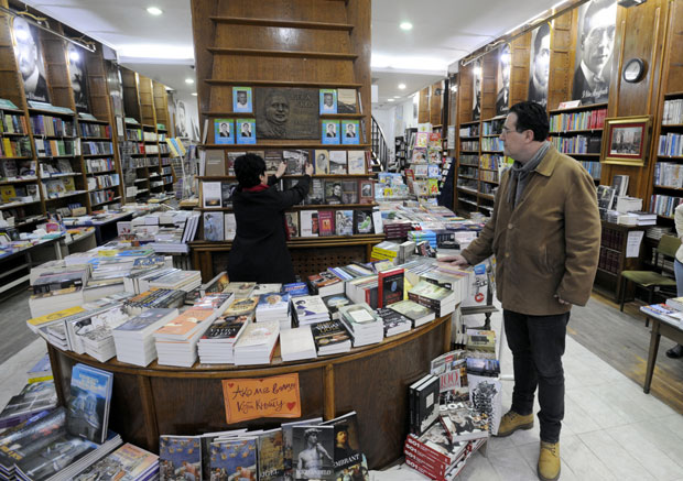 У мисији спасавања Просвете: Уговор “Службеног гласника са некадашњим гигантом