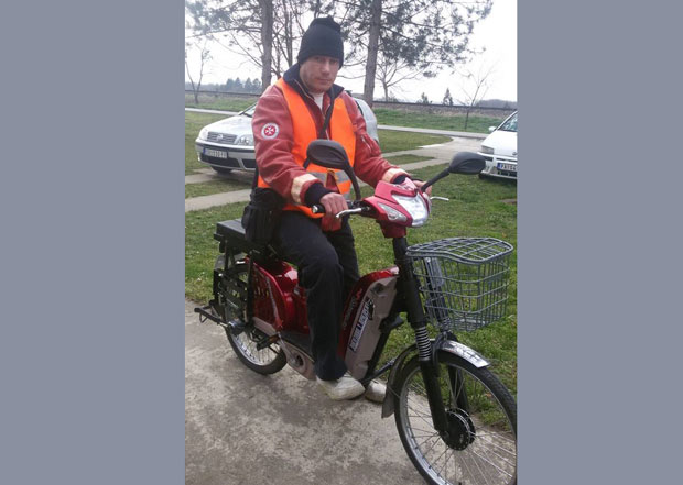 Микан - јунак општине: Уместо распалог бицикла, стигао електрични