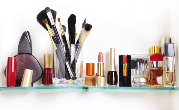Стручњаци упозоравају: Не држите шминку у купатилу, може да покупи буђ и бактерије