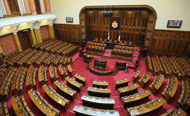 Корона прекида рад скупштине? У сали 26 посланика више него што је дозвољено