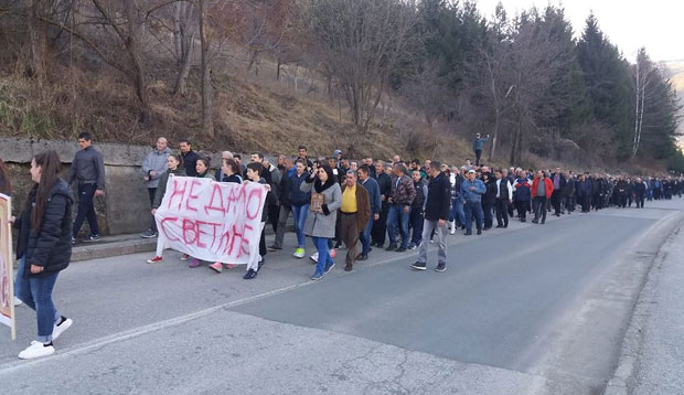 Епидемија безакоња колико и вируса: Епархије СПЦ настављају са литијама