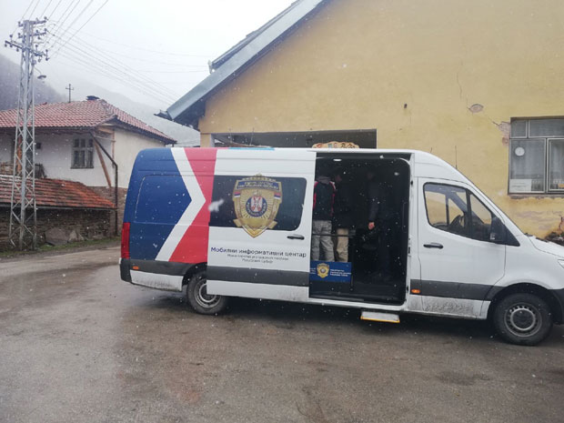 Лична карта из комбија: Возило МУП обилазиће забачене делове Србије