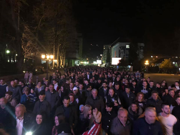 О беседи игумана Лазара сви причају: Оптужују народ да се бави ПОЛИТИКОМ, а то је њихова ВИТЕШКА НАМЕРА да нас посвађају