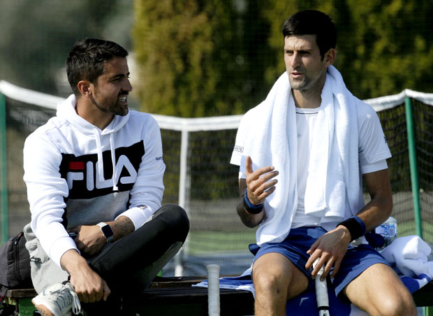 Српски тенисери заједно побегли из Америке: Новак телефонира, Јанко уз бело вино (ФОТО)