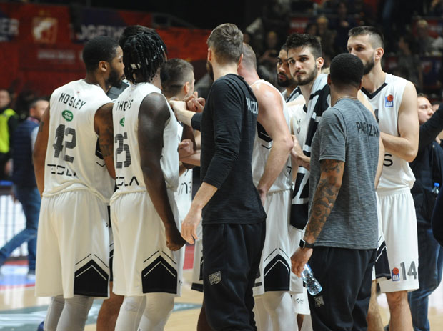 Кошарка стала због вируса короне: Стављен катанац на сва међународна такмичења широм света 