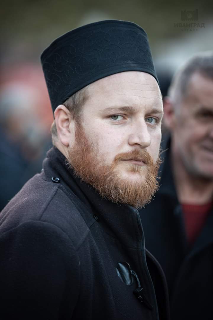 Тешко је против Бога ратовати, а они још спроводе фараонско тиранство, дрчно уцењују нашу браћу у униформама : Отац Милош Цицмил очитао лекцију Милу