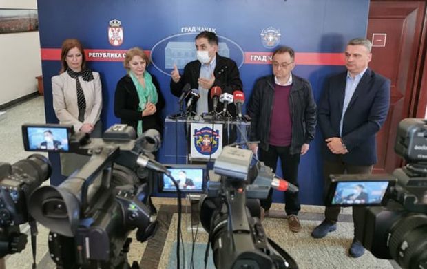 У Чачку потврђена два случаја вируса корона: Мушкарац радио са Кинезима, заражена жена из Немачке била на прослави са ђацима