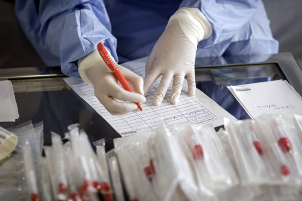 Корона има четири фазе, јако је битно шта ће бити између 9. и 14. дана: Цењени руски пулмолог о развоју вируса у организму