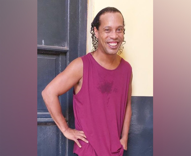 Роналдињо залудео робијаше и освојио печено прасе у затвору: Бразилац постигао пет голова и имао шест асистенција (ВИДЕО+ФОТО)