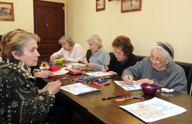 Пензионери у престоници почели да траже помоћ општинских волонтера: Раде кол-центри