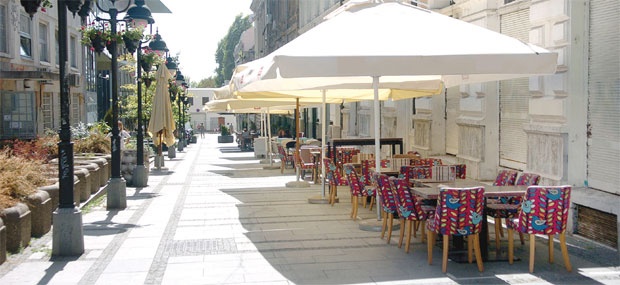 Затварају се кафићи, биоскопи и позоришта, војска излази на улице: Шта за обичне грађане значи увођење ванредног стања